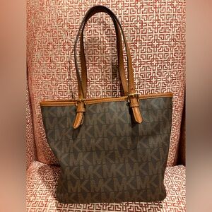 Michael Kors Monogram Jet Set Purse